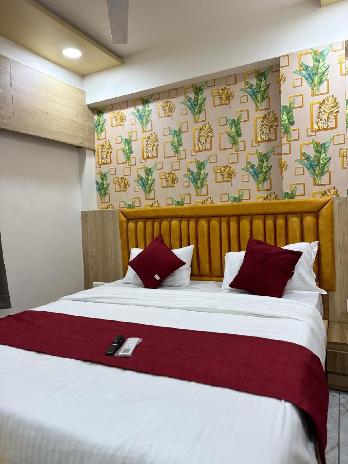 Hotel Alpine Ahmedabad Exterior photo