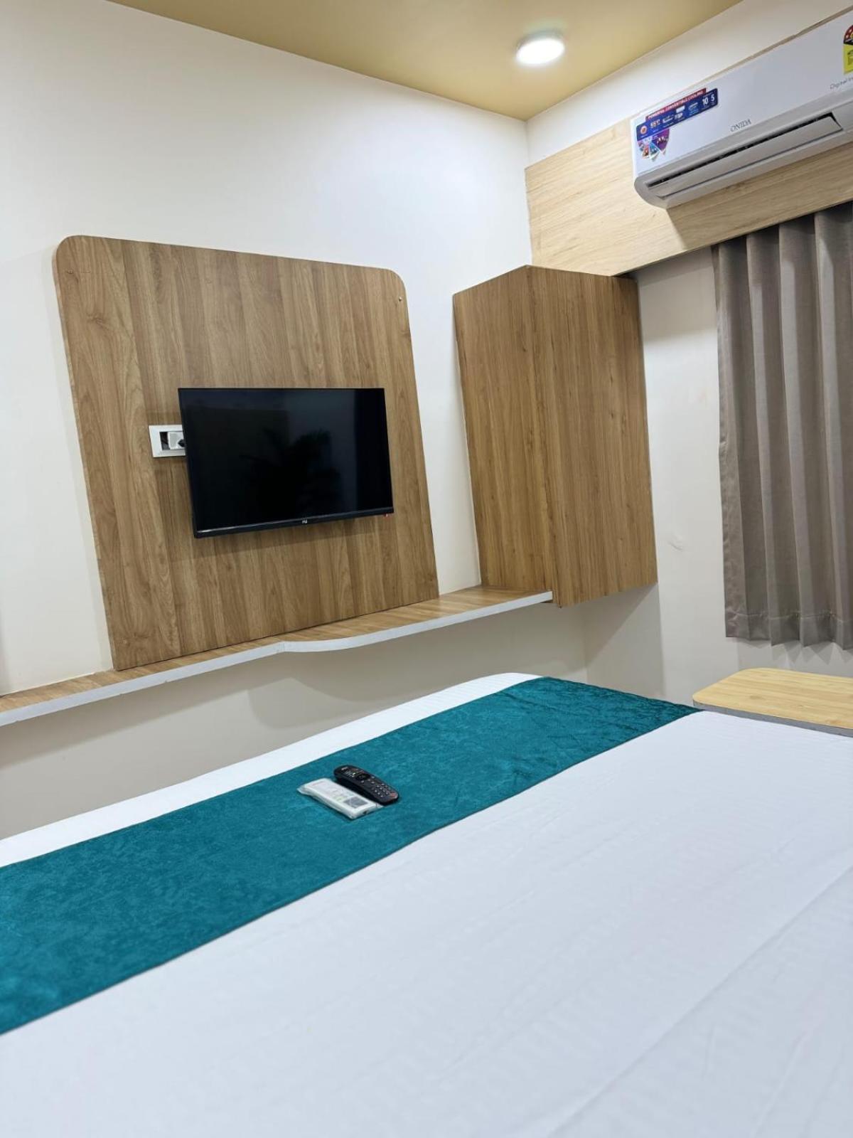 Hotel Alpine Ahmedabad Exterior photo