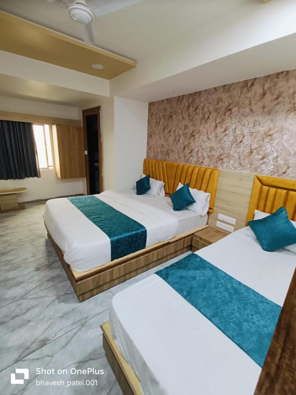 Hotel Alpine Ahmedabad Exterior photo