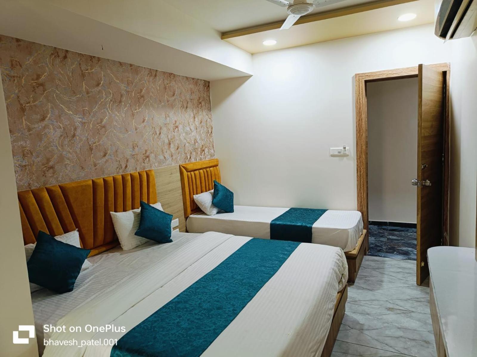Hotel Alpine Ahmedabad Exterior photo