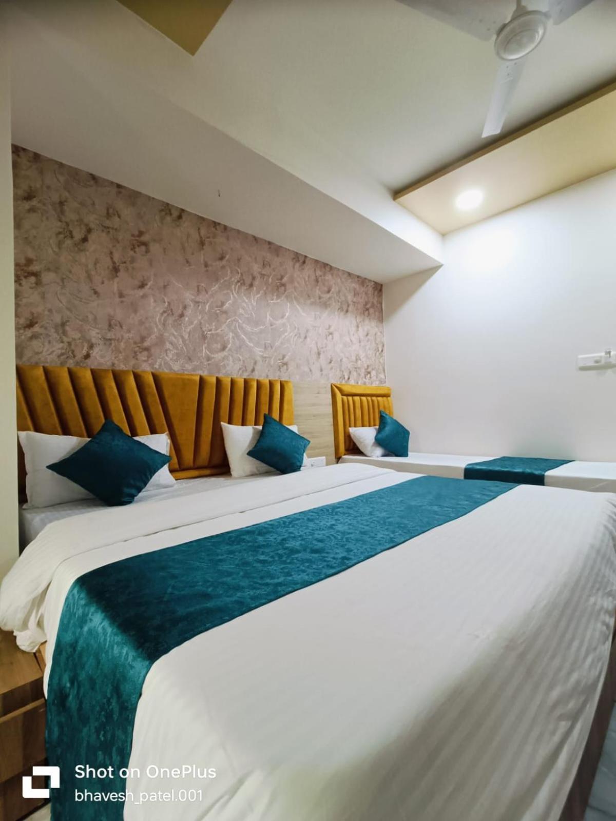 Hotel Alpine Ahmedabad Exterior photo