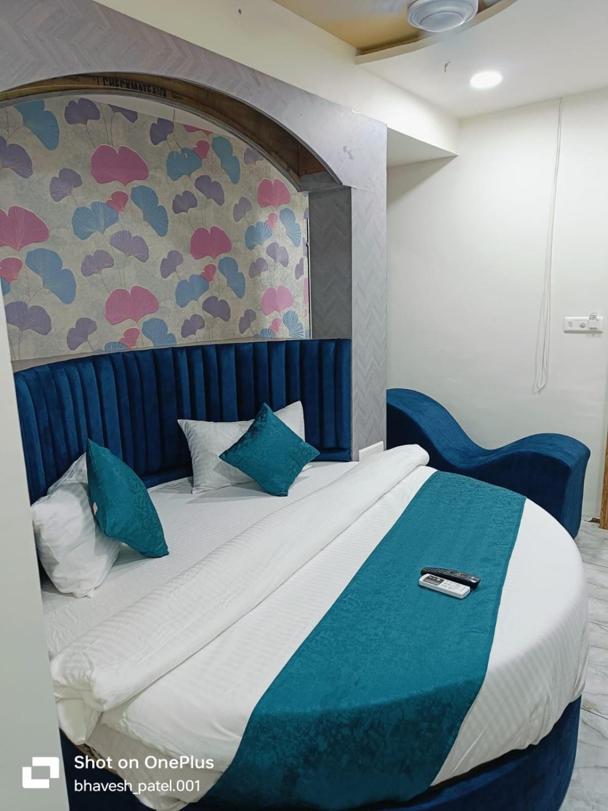 Hotel Alpine Ahmedabad Exterior photo