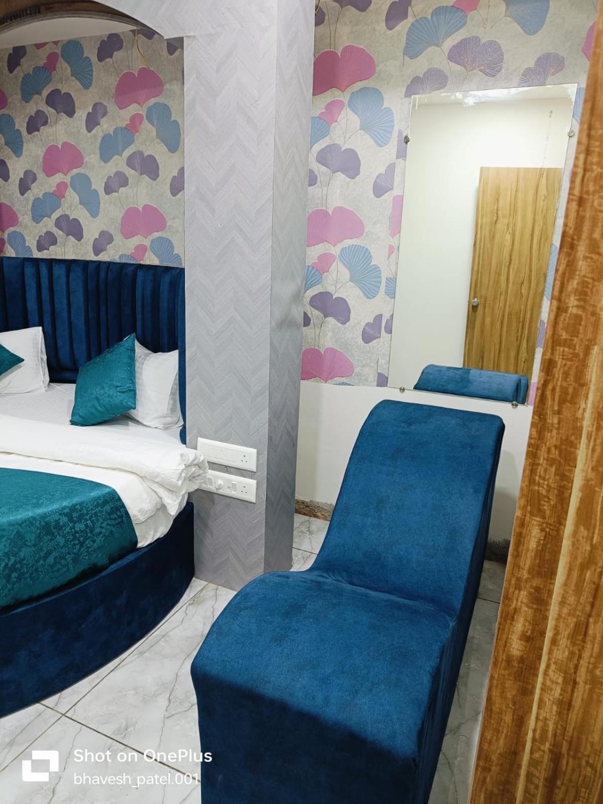 Hotel Alpine Ahmedabad Exterior photo