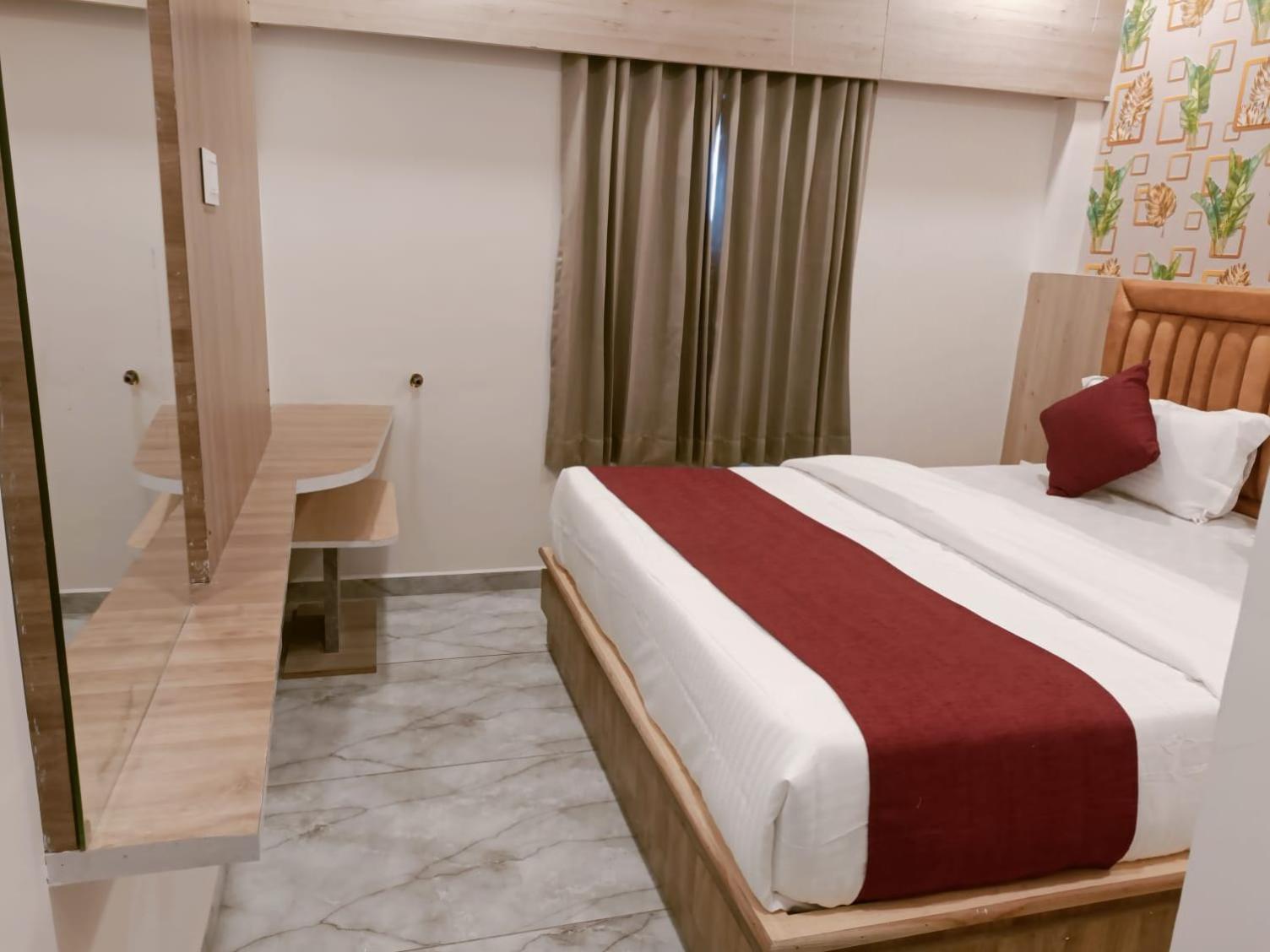 Hotel Alpine Ahmedabad Exterior photo