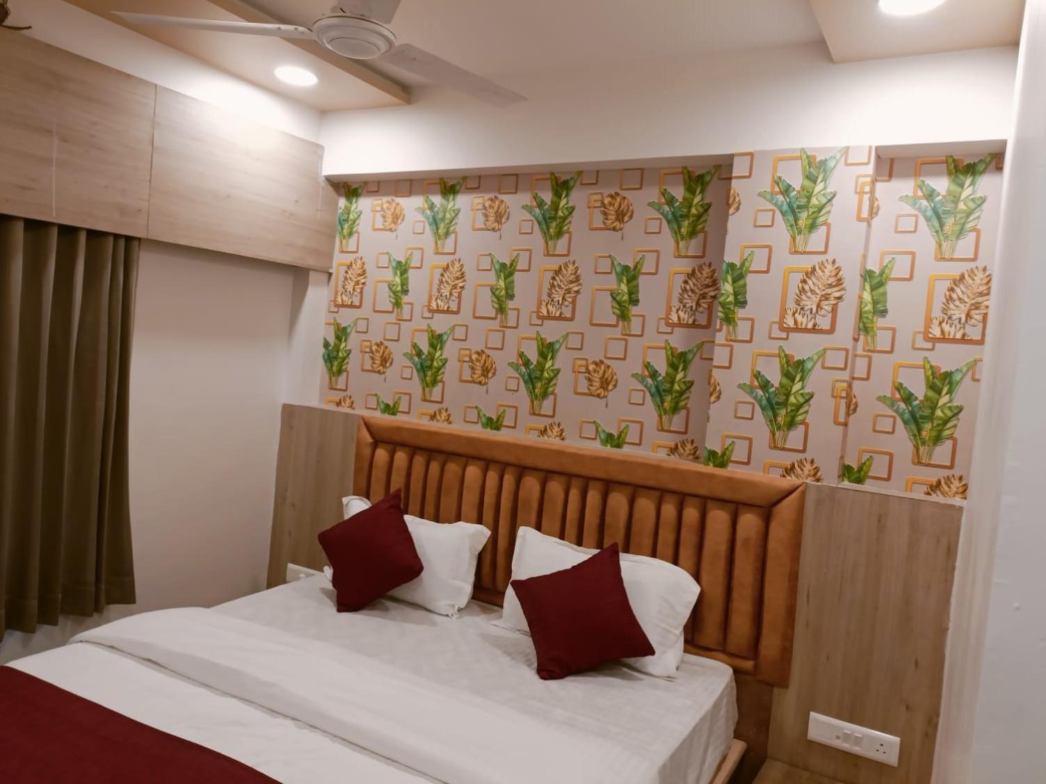 Hotel Alpine Ahmedabad Exterior photo