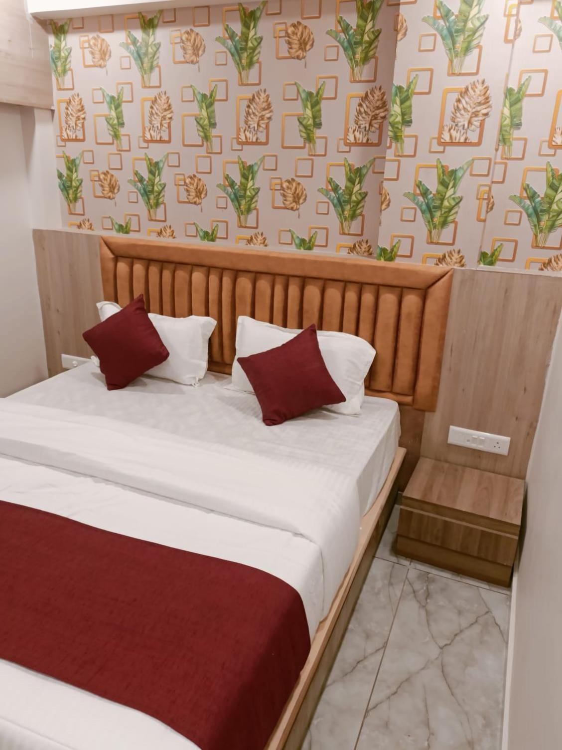 Hotel Alpine Ahmedabad Exterior photo